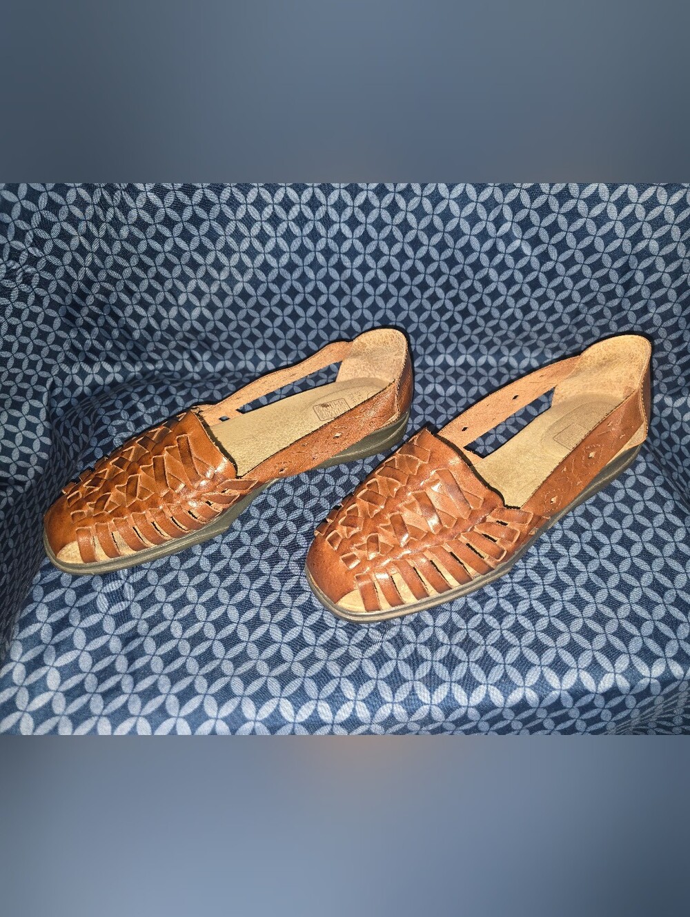 Faded Glory - Ladies Huaraxhe-like Brown Woven Leather Slingback Sandals. Size 8